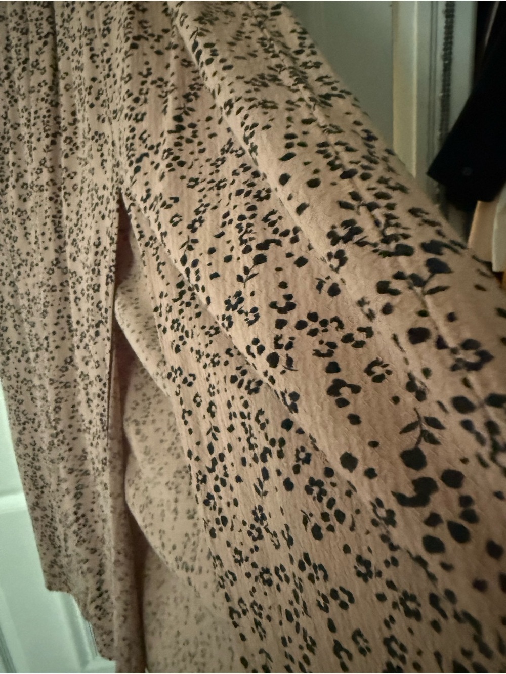 saltwater LUXE Floral V‑Neck Midi Dress - Picture 4 of 11